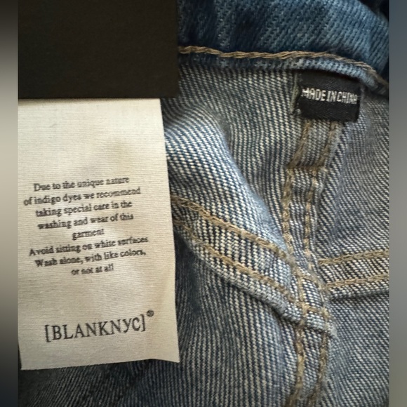 💙 NWT! Blank NYC Flower High Rise Shorts - Picture 9 of 11